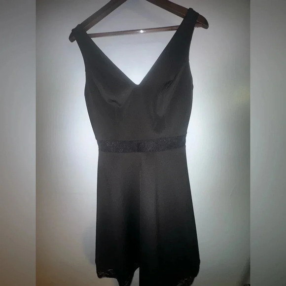 Women’s‎ Guess Little Black Dress with Lace details size 8 - Picture 1 of 5